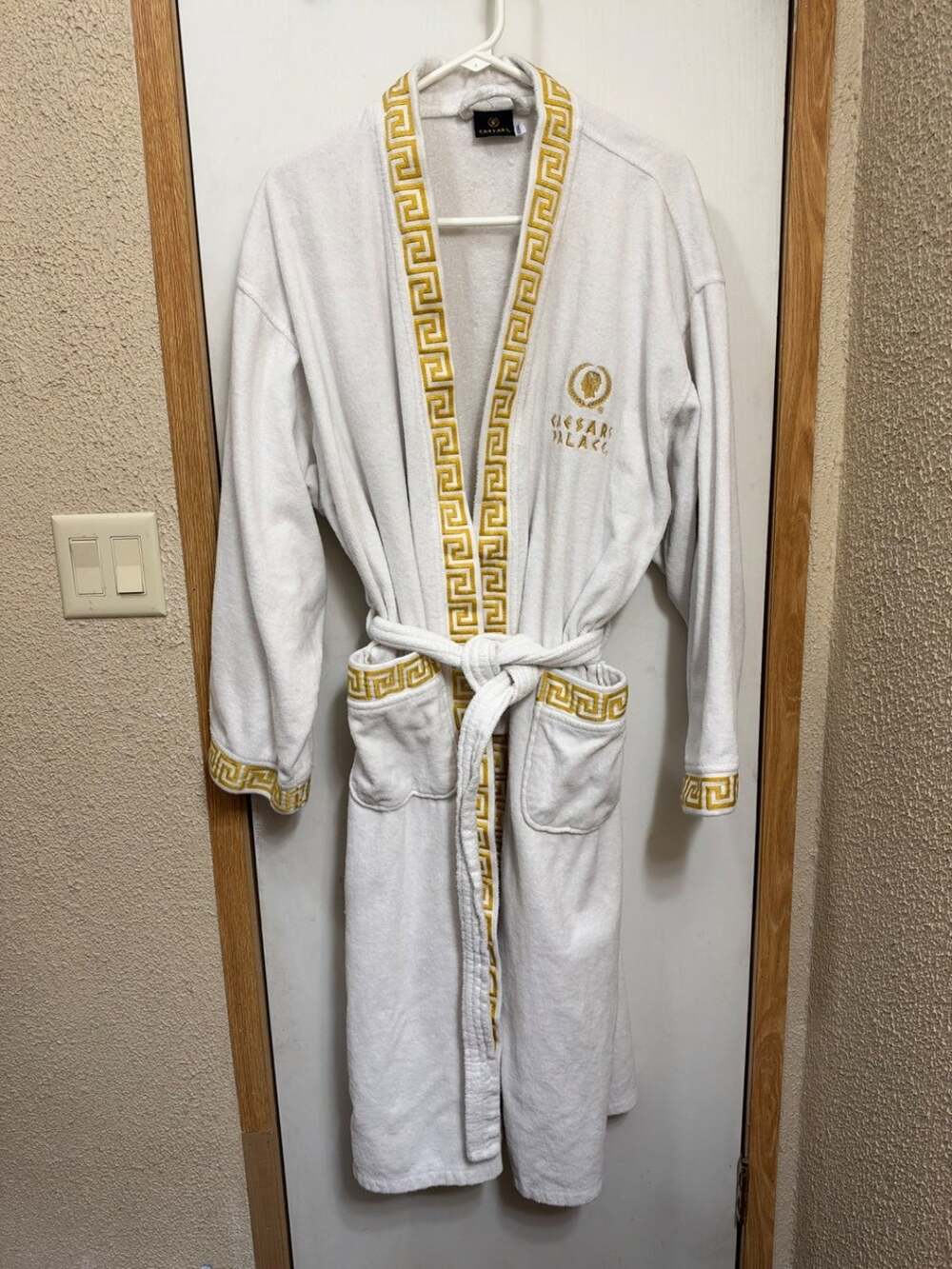 Caesars Palace Las Vegas Bathrobe OSFA White Terry Cotton Greek Key Robe